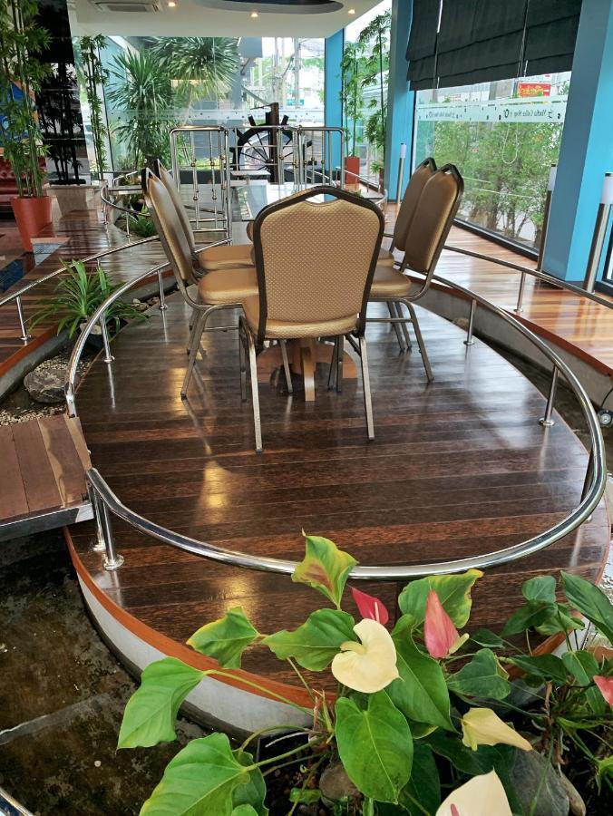 Marlin Hotel Surat Thani Exterior foto
