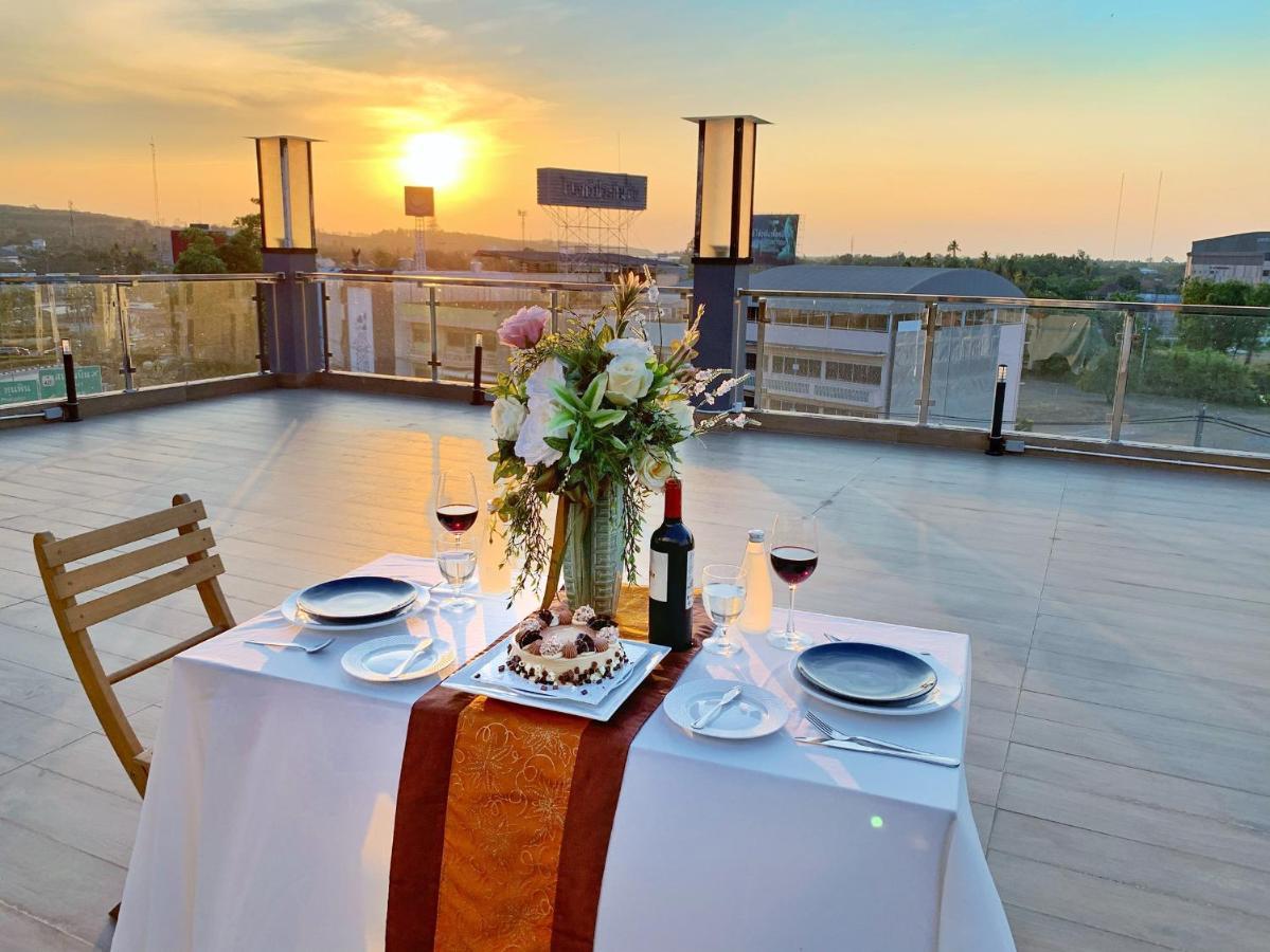 Marlin Hotel Surat Thani Exterior foto